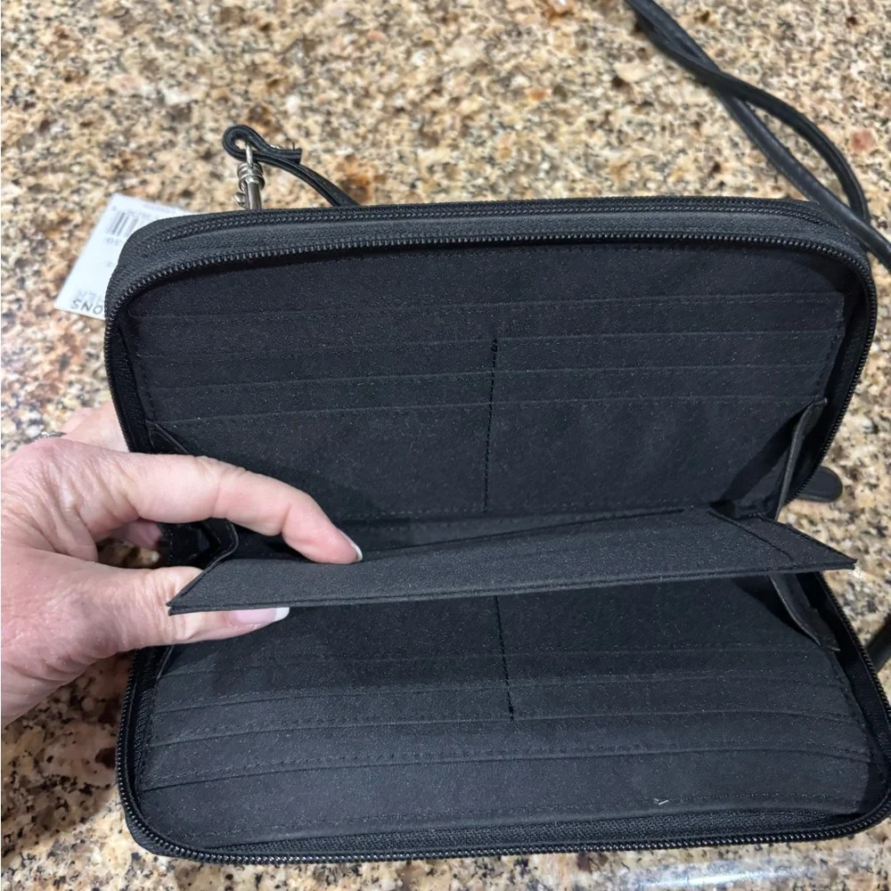 Wilsons Leather Elegant Black Crossbody Bag - Picture 10 of 16